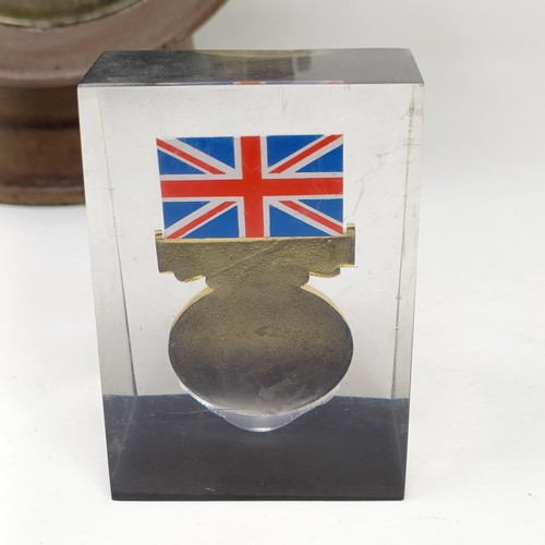 1120 - An unusual and rare Hillman Outright Winner London-Sydney Marathon (1968) medallion set in a perspex... 