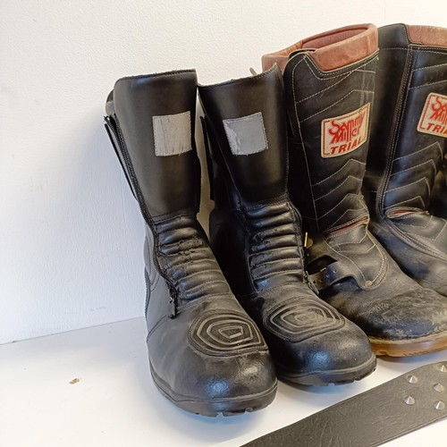 1171 - A Shoei motorcycle helmet, two other helmets, a pair of Sammy Miller Trial boots, and other boots (2... 