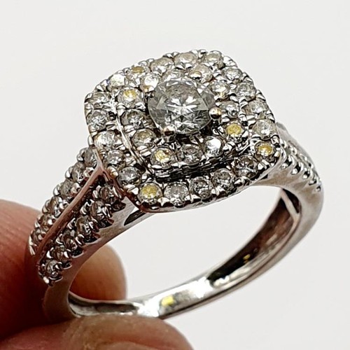 851 - An 18ct white gold and diamond cluster ring, ring size I