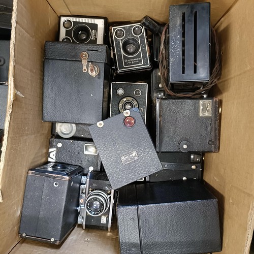 584 - A Kodak Junior II box camera and assorted other box cameras (2 boxes)  Provenance:  From a vast sing...