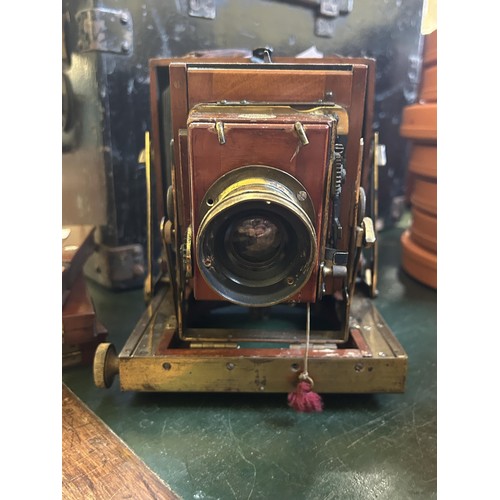 514 - A Thornton Pickard bellows camera and plates, in a mahogany case (4)  Provenance:  From a vast singl... 