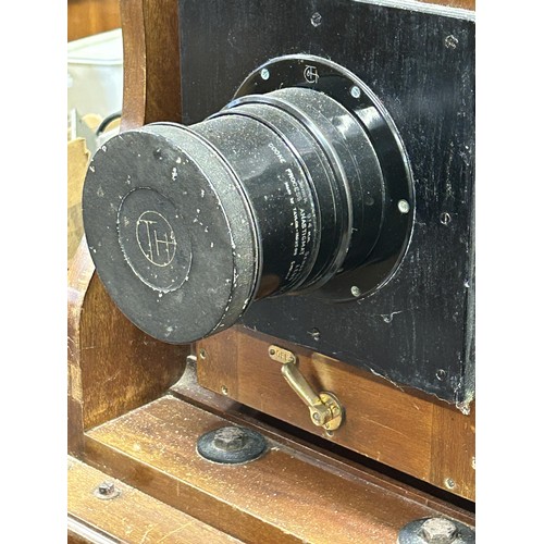 573 - A Photostat Ltd of London projector in a mahogany case, Provenance:  From a vast single owner collec... 