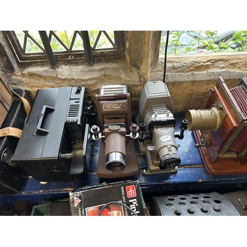 519 - A Romanslide slide projector, a magic lantern, assorted other projectors and related items (qty)  Pr... 