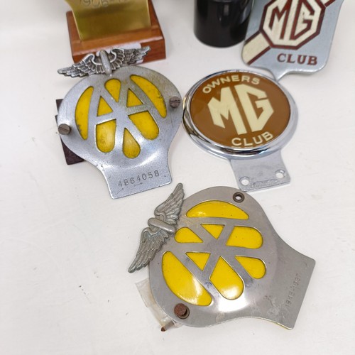 1221 - An enamel MG car club badge, an MG Owners Club badge, three AA badges, and a RAC badge (6)