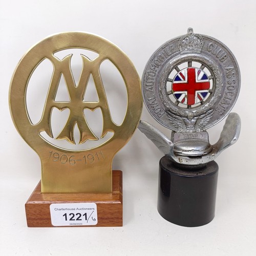 1221 - An enamel MG car club badge, an MG Owners Club badge, three AA badges, and a RAC badge (6)