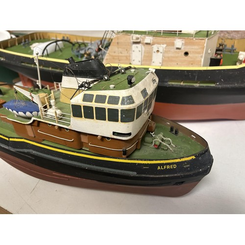 1508 - A model of a tug boat, 80 cm wide, and another, 60 cm wide (2)