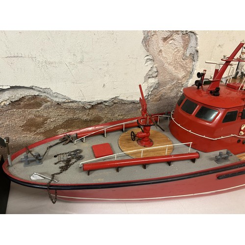 1512 - A model of a German lifeboat, D912, 110 cm wide