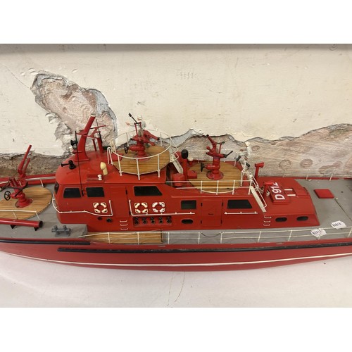 1512 - A model of a German lifeboat, D912, 110 cm wide