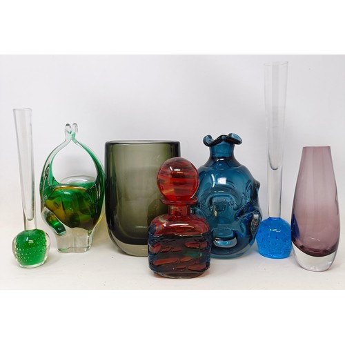 1520 - An Art Glass vase, and other assorted glassware (qty)