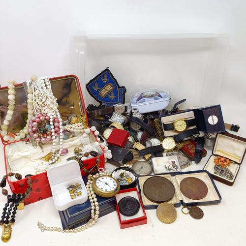 1528 - Assorted costume jewellery (box)