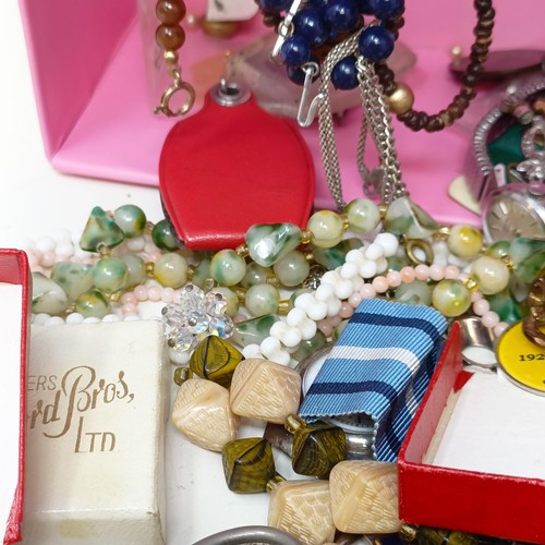 1555 - Assorted costume jewellery (box)