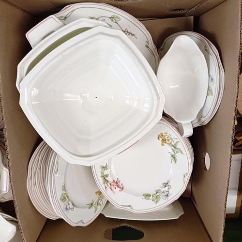 1533 - A Villeroy & Boch Clarissa pattern part service (2 boxes)