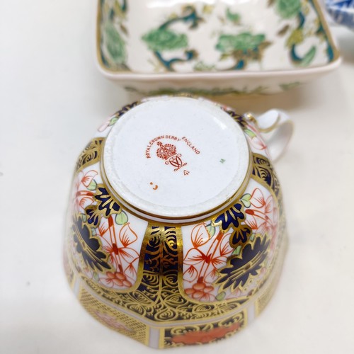 1536 - A Royal Crown Derby vase, a Japanese Satsuma bowl, and assorted other ceramics (box)