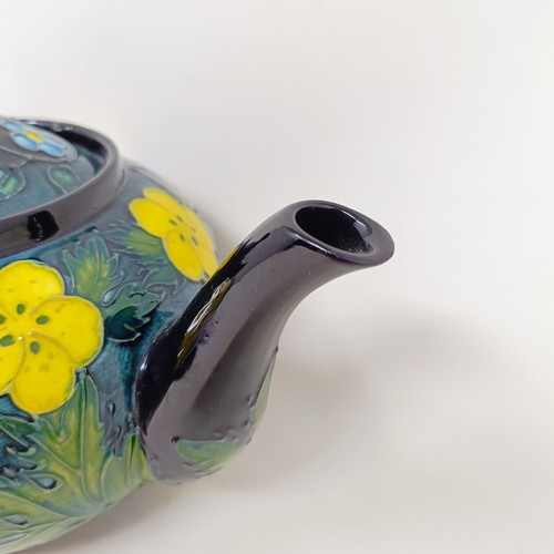 1559 - A Moorcroft pottery teapot, 15 cm high