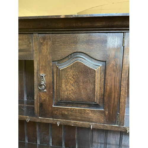 1622 - An oak dresser, 132 cm wide