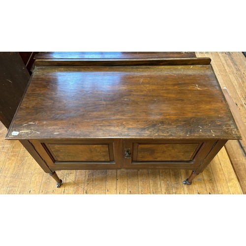 1698 - A walnut washstand, 106 cm wide