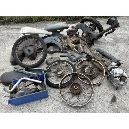 51 - 1965 Honda C100 project and various other Honda spares
From a deceased estate...