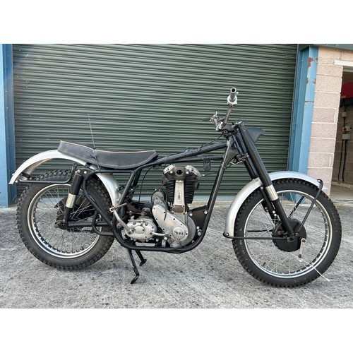 60 - 1954 BSA B31 
Frame number CB31 7960
Engine number BB33 5475
With a B33 engine
Unfinished project...