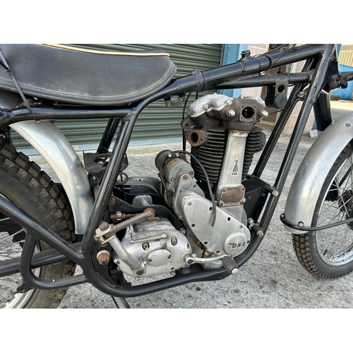 60 - 1954 BSA B31 
Frame number CB31 7960
Engine number BB33 5475
With a B33 engine
Unfinished project...