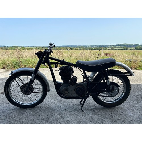 60 - 1954 BSA B31 
Frame number CB31 7960
Engine number BB33 5475
With a B33 engine
Unfinished project...