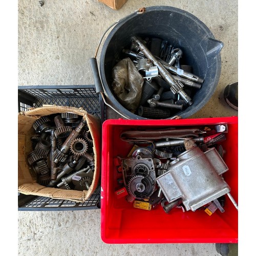 7 - Assorted gearbox parts (3 boxes)...