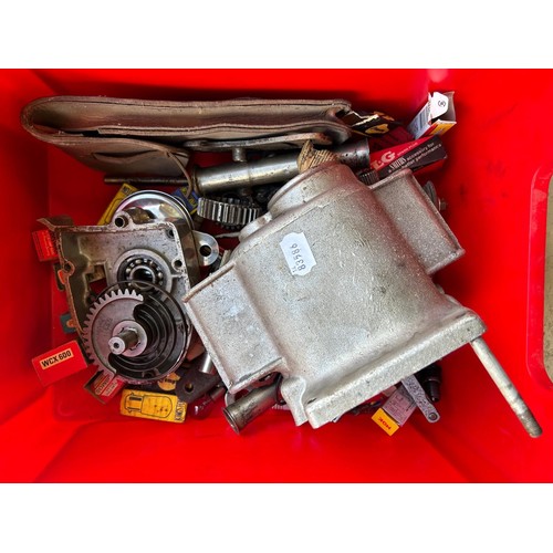 7 - Assorted gearbox parts (3 boxes)...