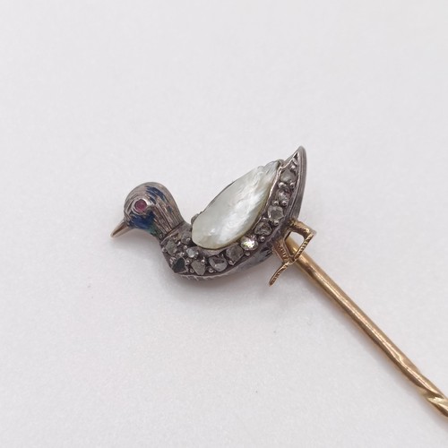 578 - A late 19th/early 20th century yellow metal, diamond and shell stick pin, in the form of a duck  Pro... 