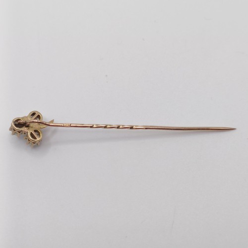 514 - A late 19th/early 20th century yellow metal and cultured pearl stick pin, in a vintage jewellery box... 