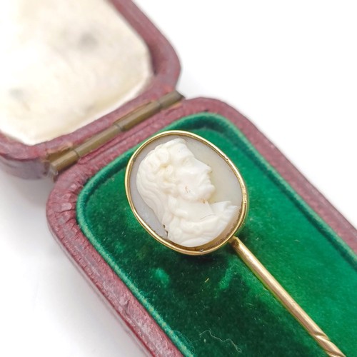 501 - A late 19th/early 20th century stick pin, inset with cameo of a man, in a vintage jewellery box  
Pr... 