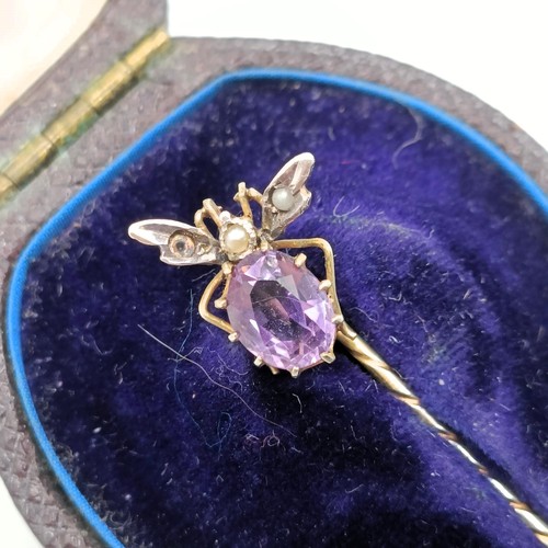 504 - A 19th century amethyst and seed pearl stick pin, in the form of a fly, in a vintage jewellery case ... 