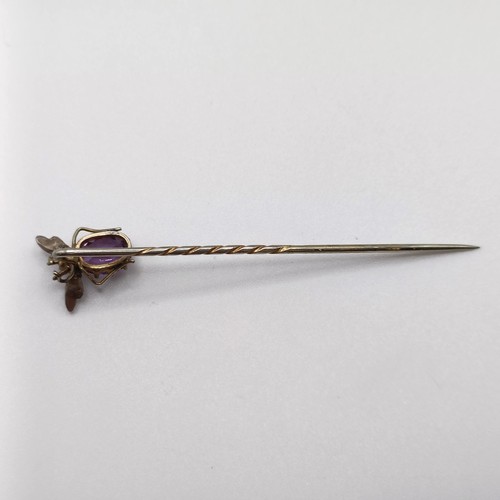 504 - A 19th century amethyst and seed pearl stick pin, in the form of a fly, in a vintage jewellery case ... 