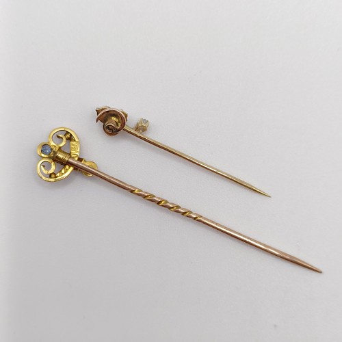 662 - An early 20th century yellow metal, sapphire and seed pearl stick pin, and an early 20th century yel... 