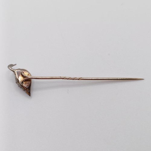 618 - An early 20th century yellow metal, diamond and pearl stick pin, in the form of a bird  Provenance: ... 