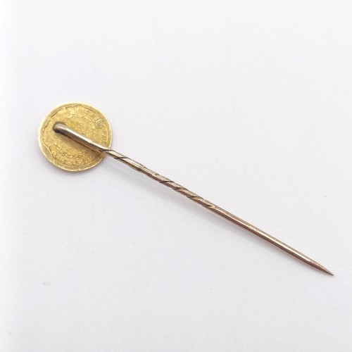 610 - A yellow metal stick pin, set with an American coin  Provenance:  From a single owner collection of ... 