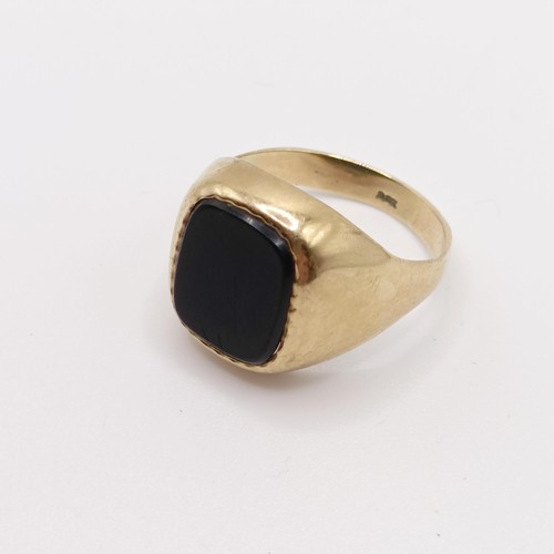 791 - A 9ct gold and black stone signet ring, ring size M