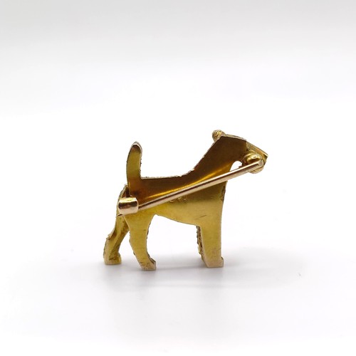 807 - A 9ct gold brooch, in the form of a terrier, 10 g 
Provenance:  Sold on behalf of the Tenovus Cancer... 