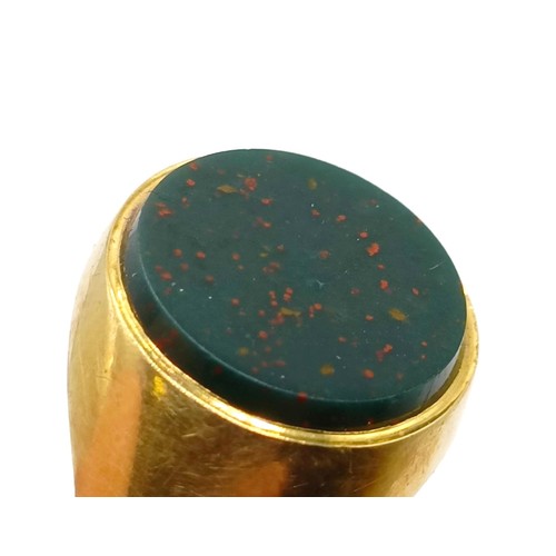 683 - An 18ct gold and bloodstone signet ring