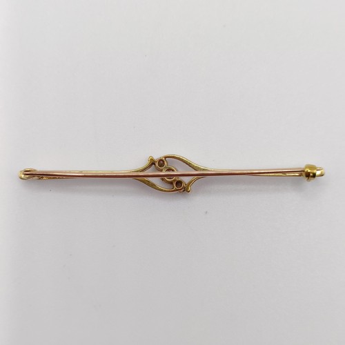 721 - A 15ct gold and diamond bar brooch