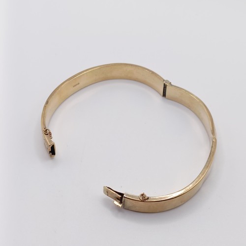 725 - A 9ct gold bangle, 12.7 g