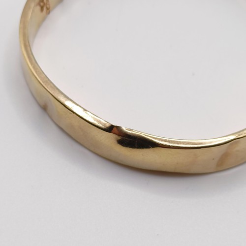 725 - A 9ct gold bangle, 12.7 g