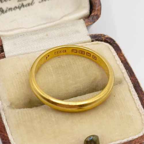 726 - A 22ct gold wedding band, ring size Q, 2.4 g, and a vintage jewellery box