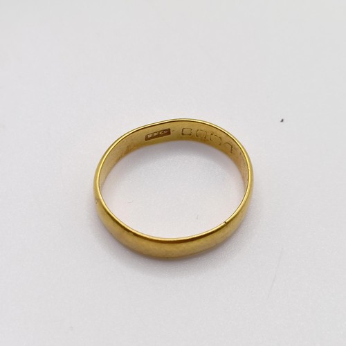 754 - An 18ct gold wedding band, bent, 4.4 g, in a vintage jewellery box