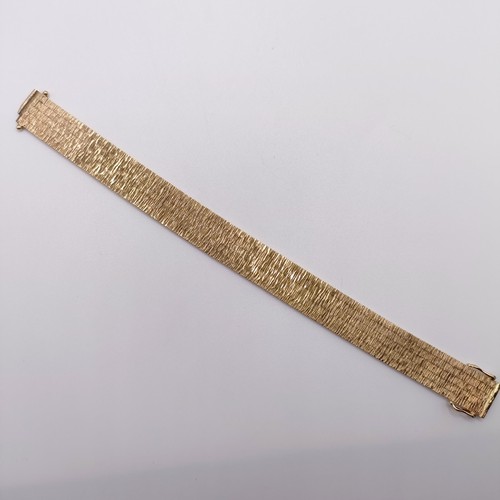 767 - A 9ct textured gold bracelet, 29.6 g