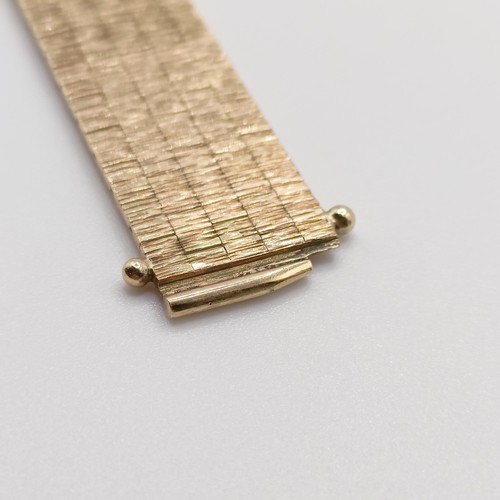 767 - A 9ct textured gold bracelet, 29.6 g