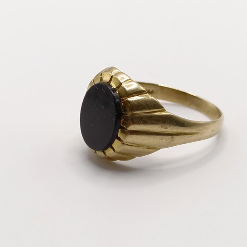 783 - A 9ct gold and black stone signet ring, ring size U, and a gold plated brooch (2)