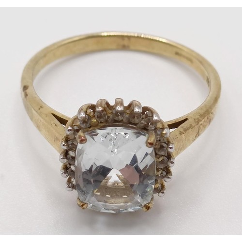 936 - A 9ct gold and white stone ring, ring size S