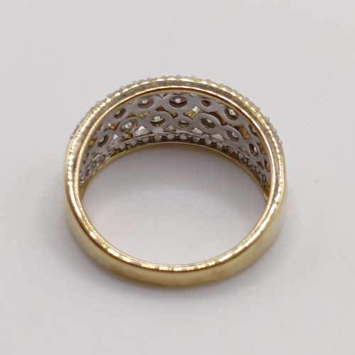 933 - A 9ct gold and diamond cluster ring, ring size R