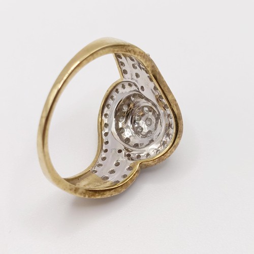 923 - A 9ct gold and diamond cluster ring, ring size S