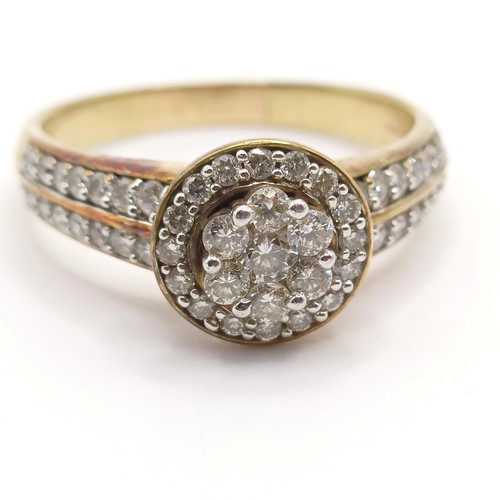 921 - A 9ct gold and diamond cluster ring, ring size S