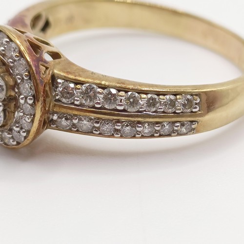 921 - A 9ct gold and diamond cluster ring, ring size S